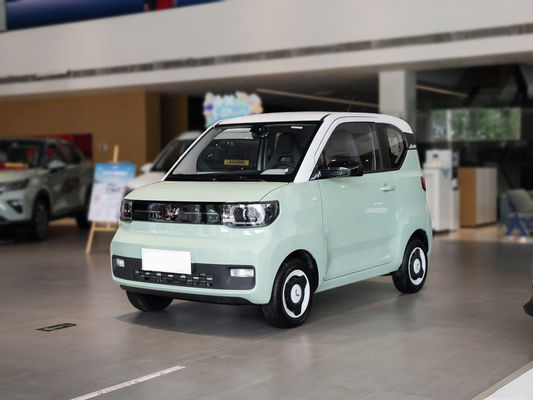 100km/h Small Wuling Electric Vehicles 5 Seats Car 300KM For Adults