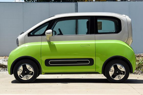 Battery Operated Electric Vehicle BAOJUN KIWI Mini Ev Car 3 Door 4 Seat Hatchback New Energy