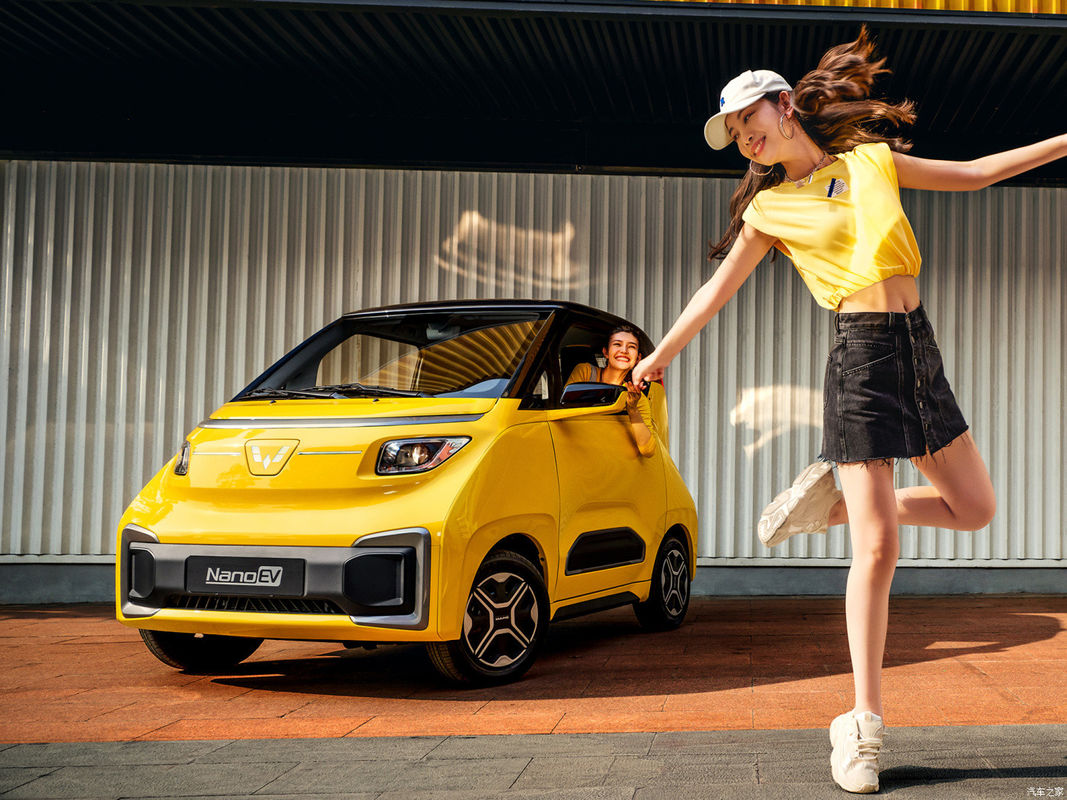HongGuang Nano Wuling City Car Mini 3 Door 2 Seater Hatchback 100km/h